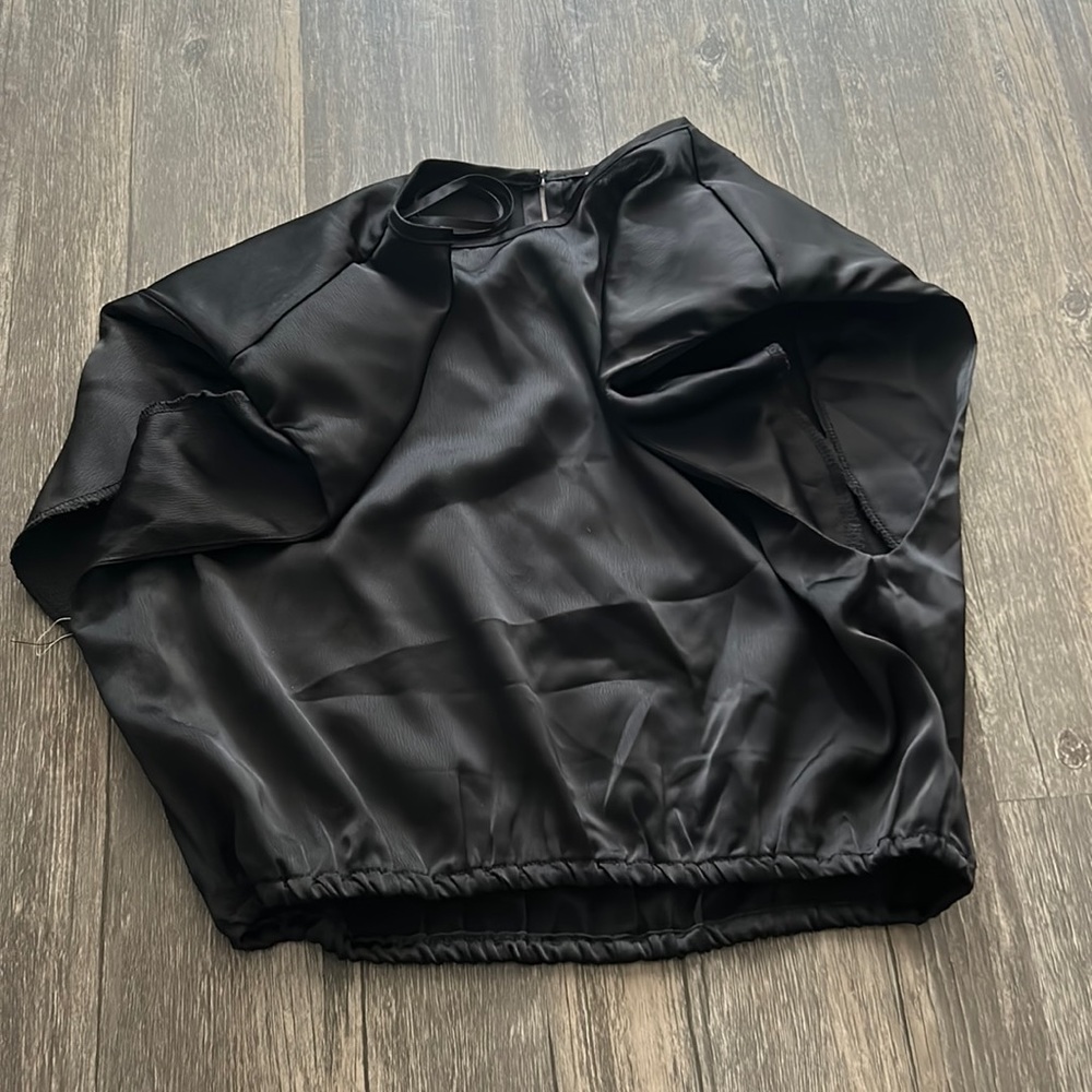 Cropped cut off with built in shoulder pads